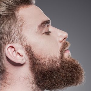 Comment teindre sa barbe en six étapes faciles